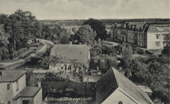 604221 Panorama van Achterveld (gemeente Leusden), met links de Hessenweg en rechts het St. Joseph Gesticht.